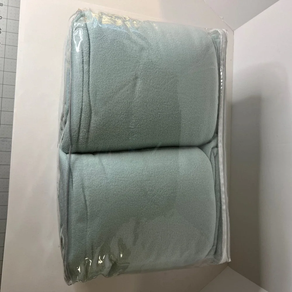 Berkshire Blanket & Home Co Full Size Sea‎ Mist 2 xtra Pillowcases